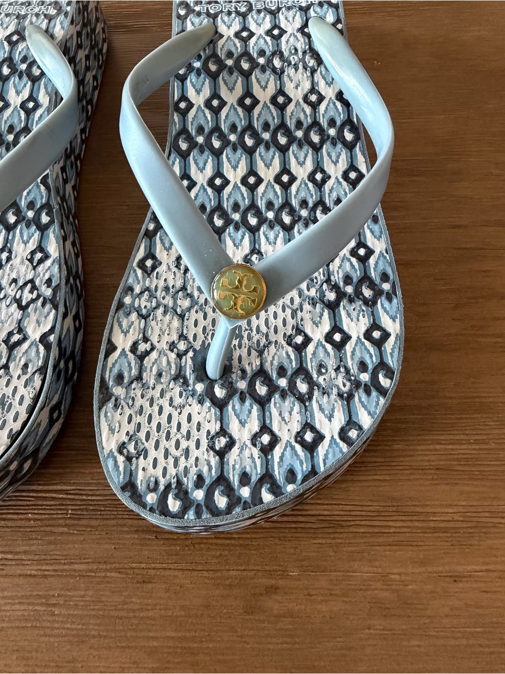 Tory Burch Light Blue Strappy Logo Flip Flops - Picture 3 of 5